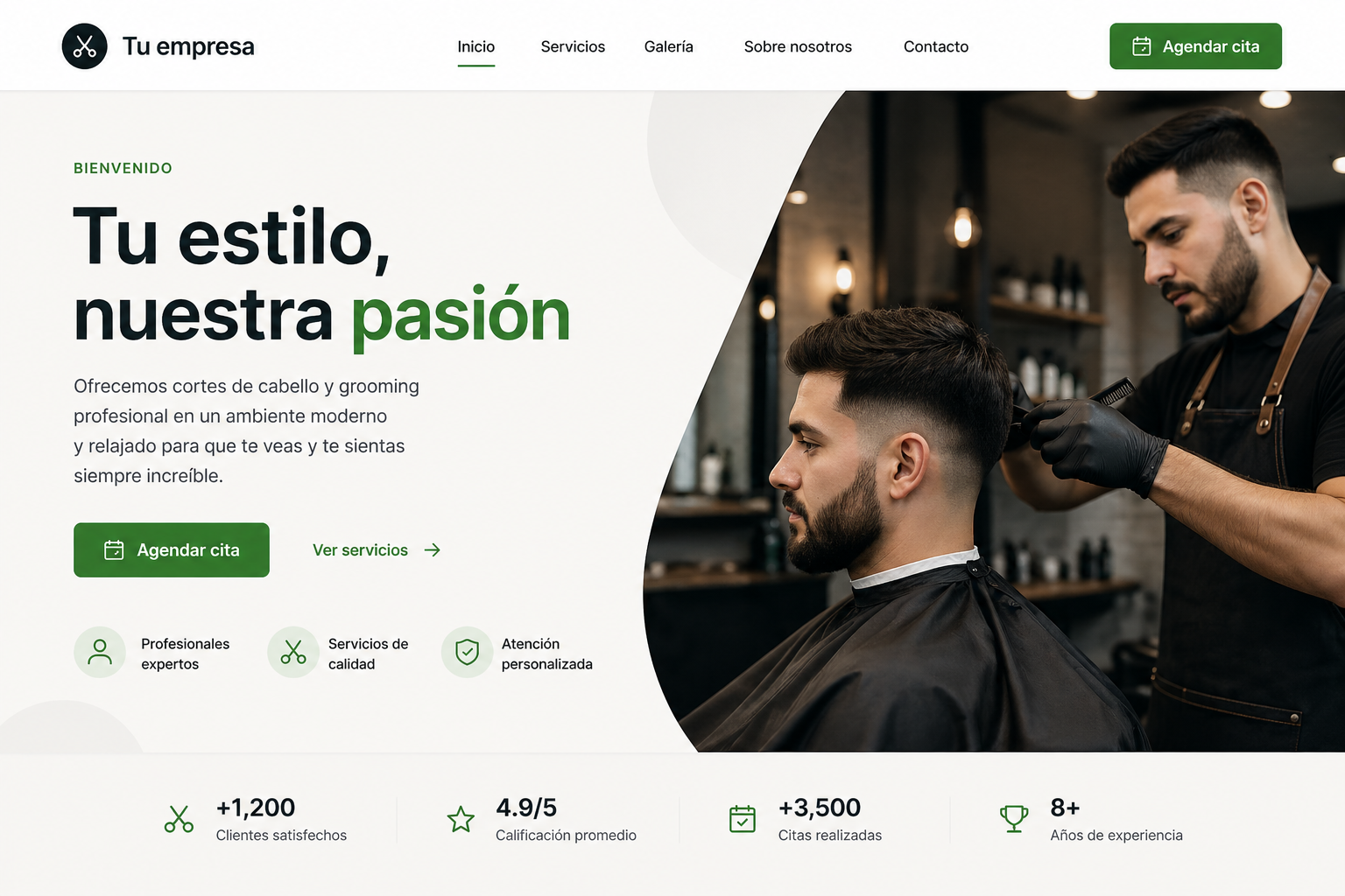 Ejemplo de landing corporativa en versión de escritorio con hero, navegación y llamada a la acción.