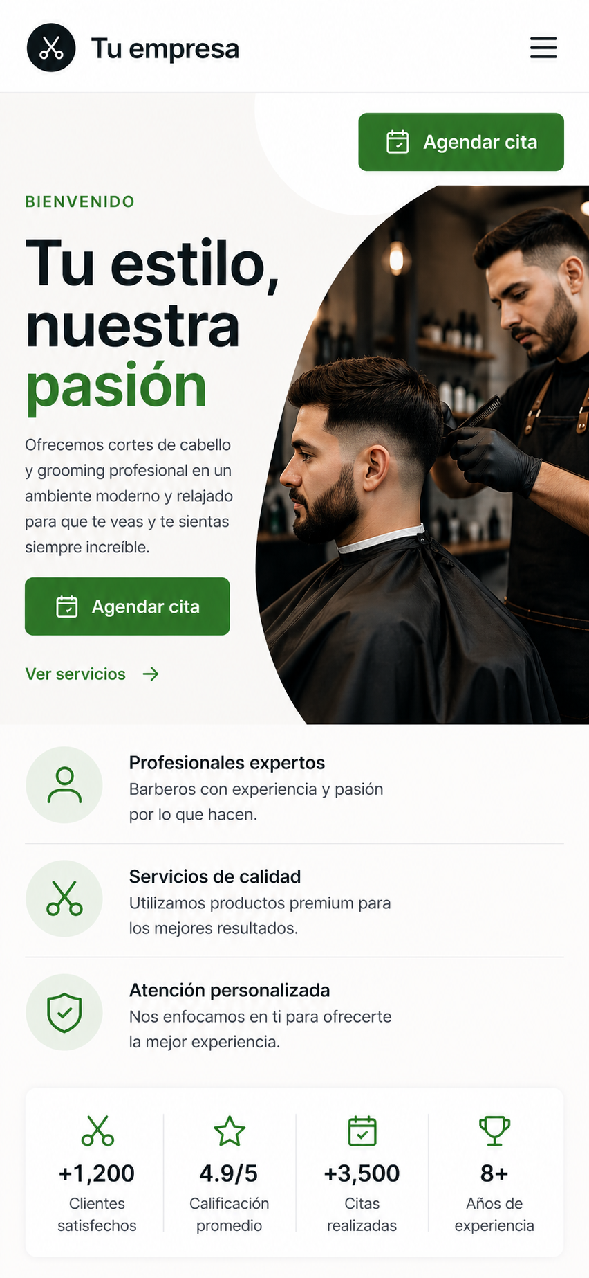 Ejemplo de landing corporativa en versión móvil con hero, botón de agenda y bloques de beneficios.
